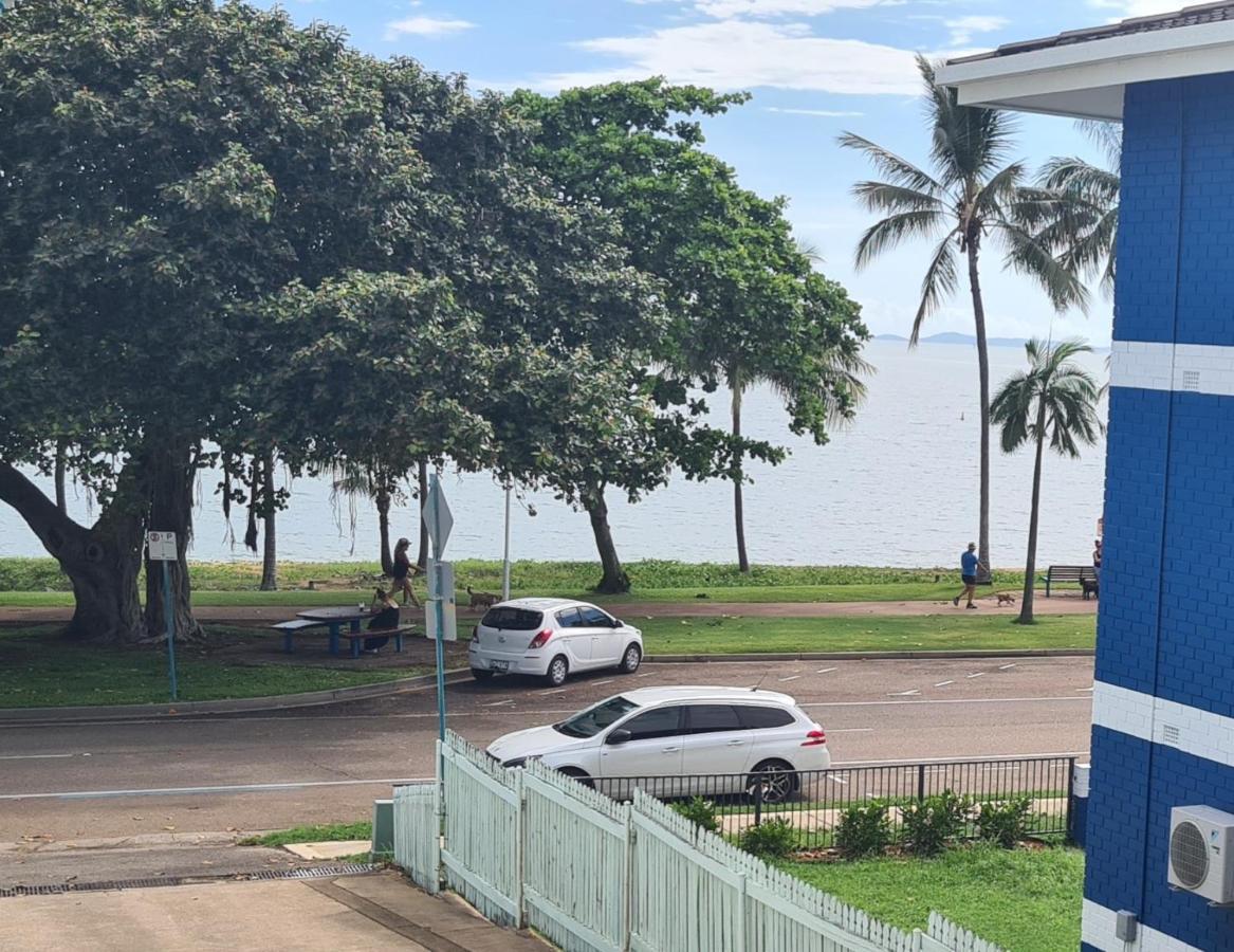 Emthree Seaside Apartments Townsville Exterior photo