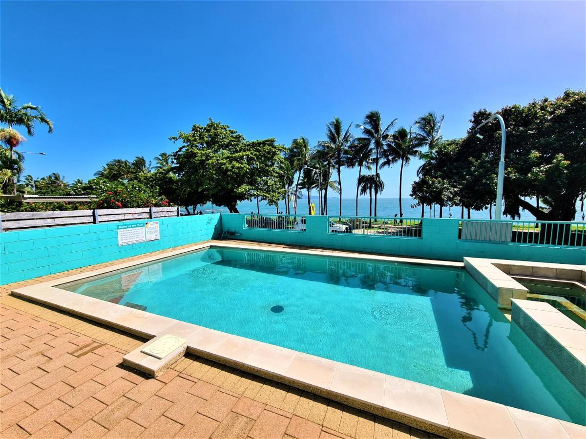 Emthree Seaside Apartments Townsville Exterior photo