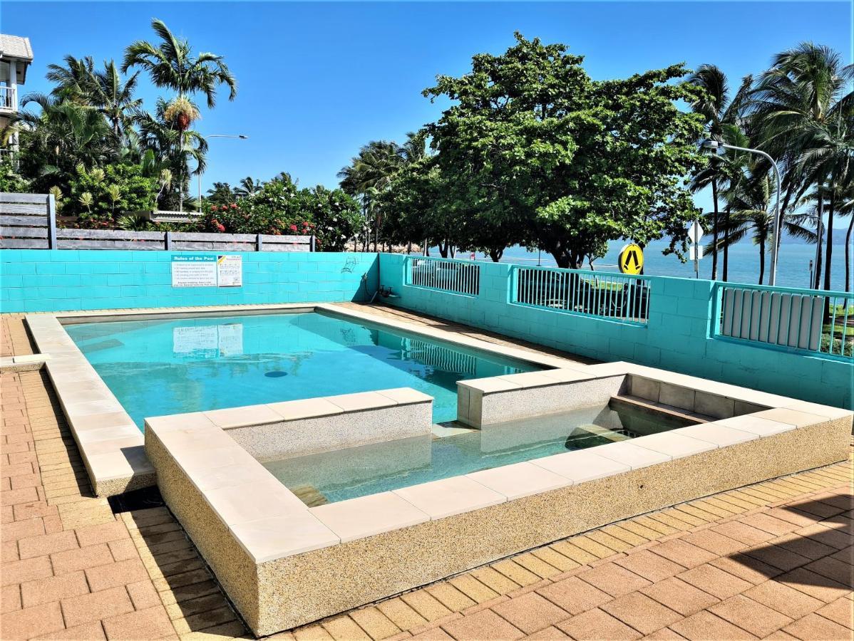 Emthree Seaside Apartments Townsville Exterior photo